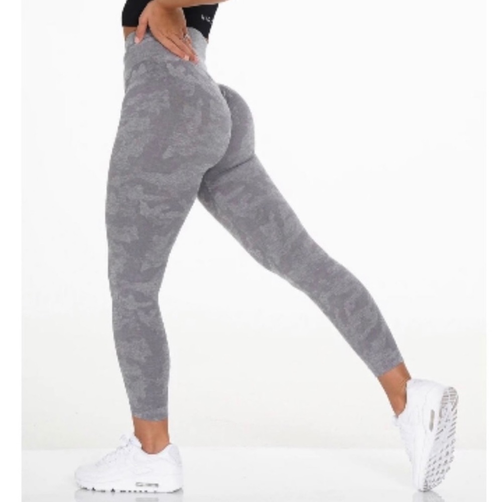 NWT NVGTN Camo Seamless Gray Small